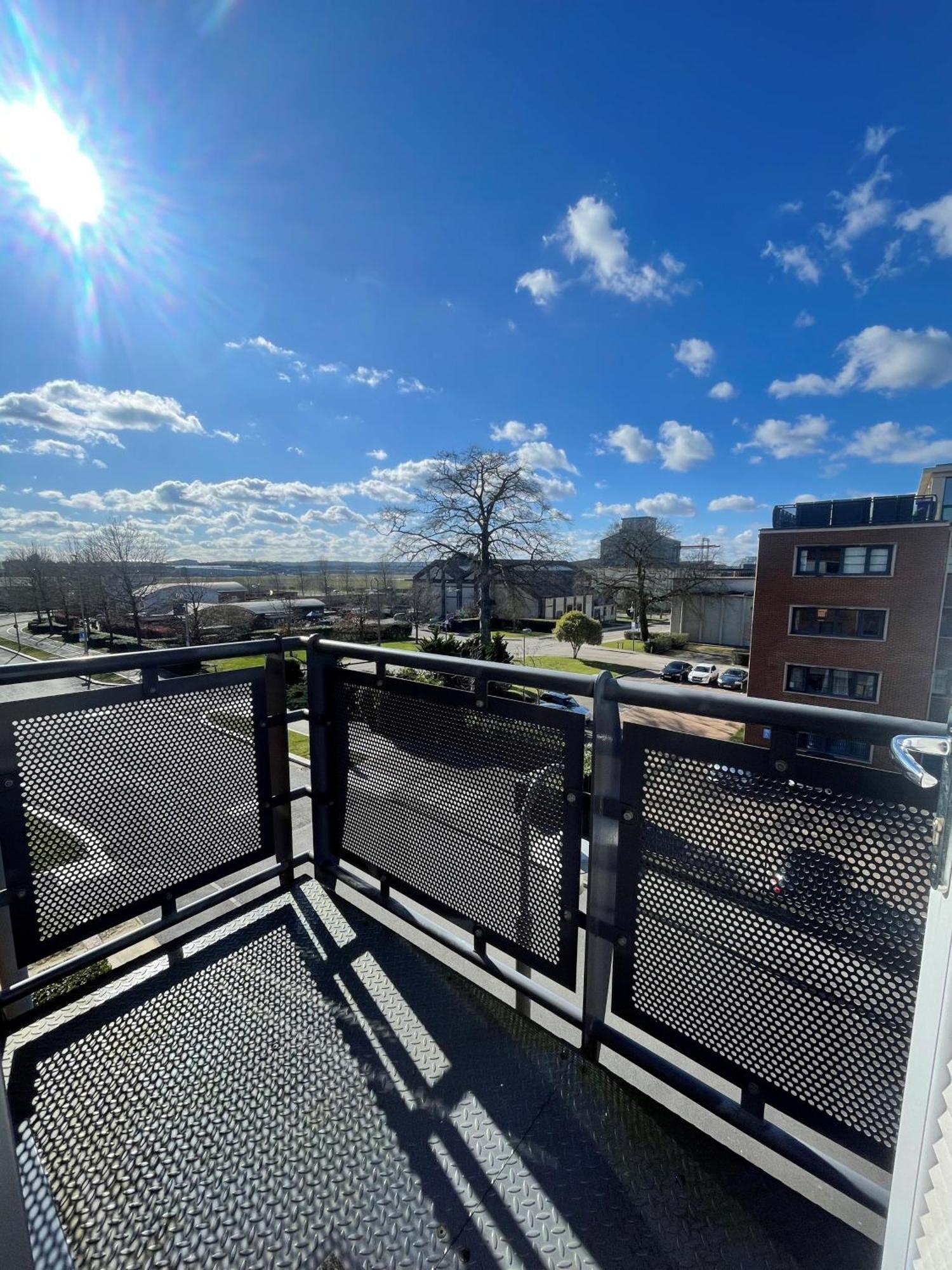 Blue Sky Apartments @Wallis Square, Farnborough Farnborough  Zewnętrze zdjęcie