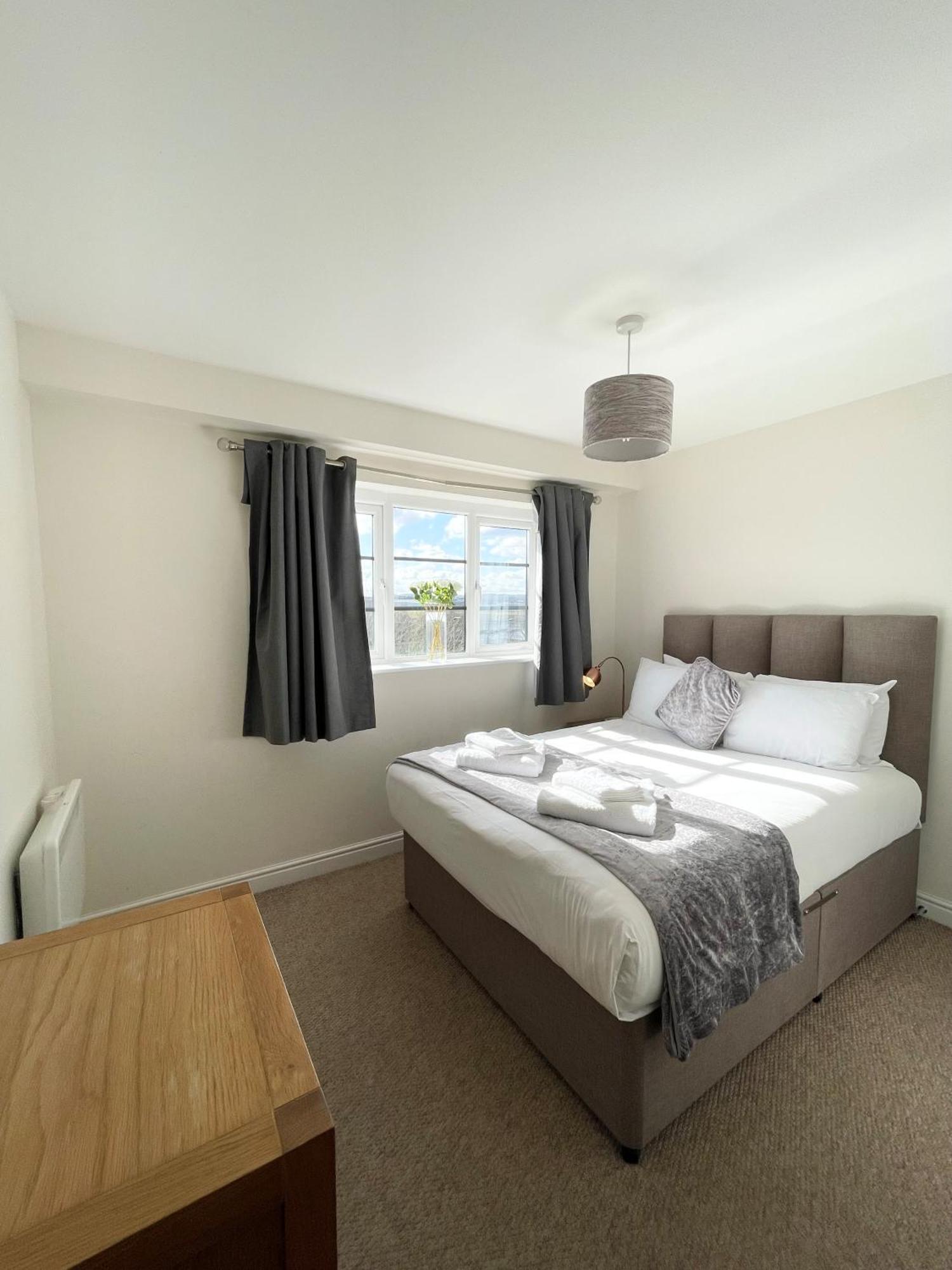 Blue Sky Apartments @Wallis Square, Farnborough Farnborough  Zewnętrze zdjęcie